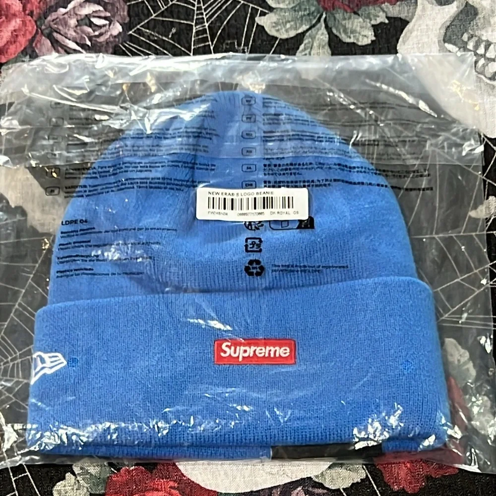 NWT FW24 SUPREME x NEW ERA “S” LOGO BOGO DARK ROYAL WHITE BEANIE KNIT HAT RARE - Picture 3 of 7